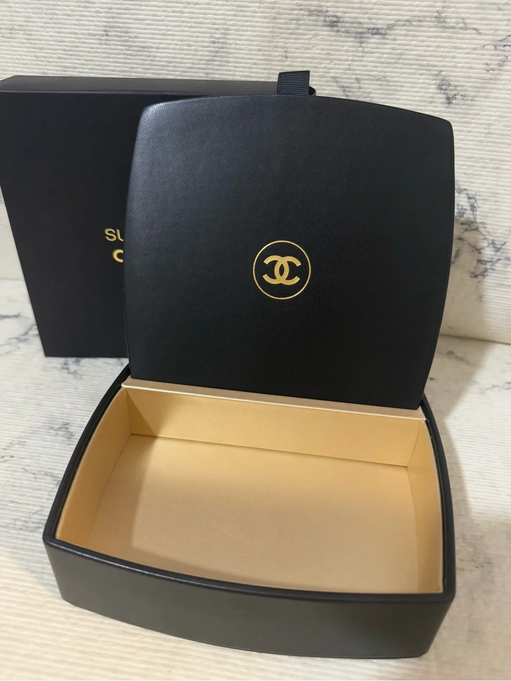 CHANEL Black and Cream Signature Jewelry Case - Picture 7 of 9